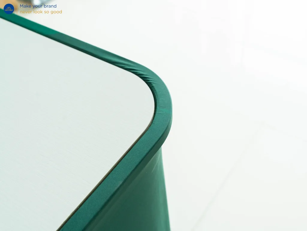 High-quality fabric print in vivid, sharp colour
