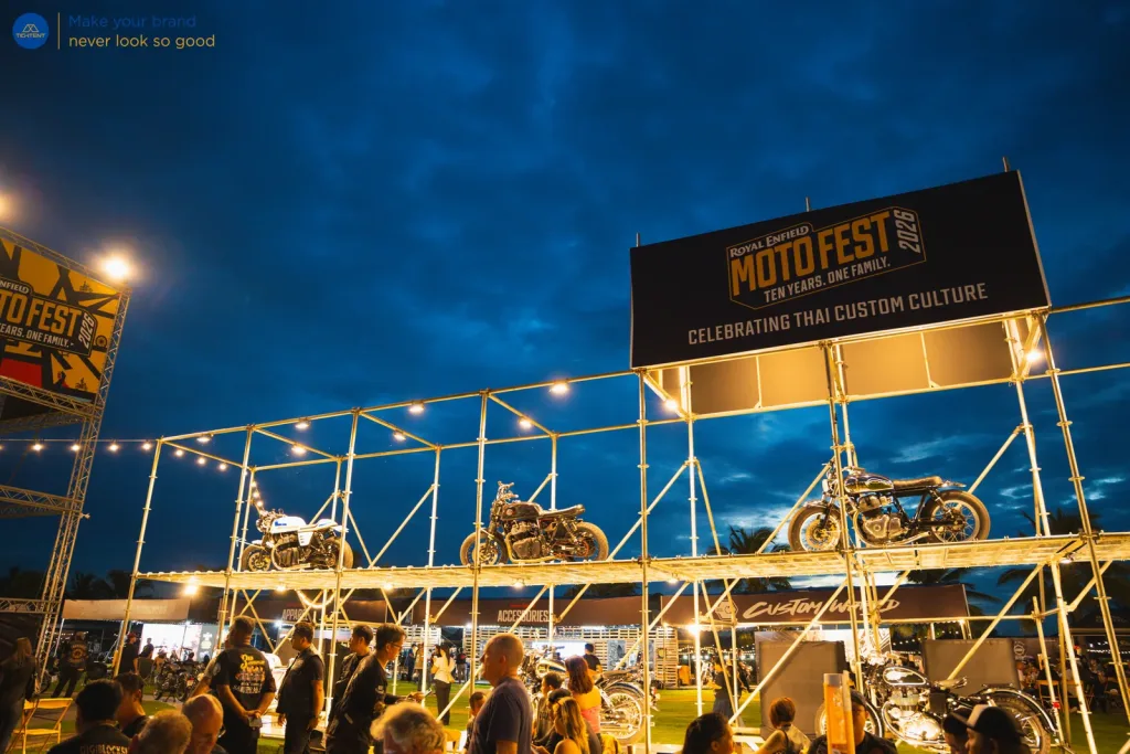 บรรยากาศงานช่วงค่ำใต้ป้าย Moto Fest